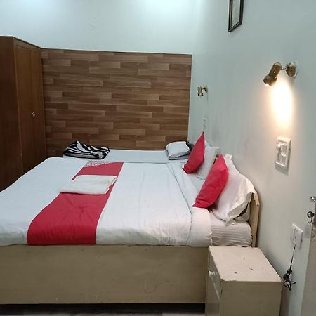 Lavi Hotel Hari Darshan - 10 Meter From Golden Temple Amritsar Exterior photo