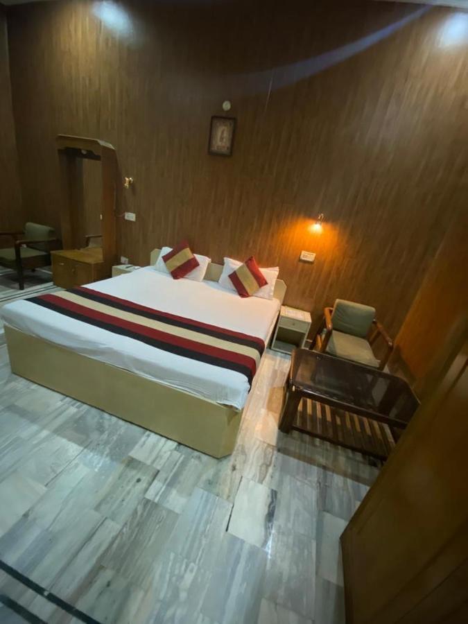 Lavi Hotel Hari Darshan - 10 Meter From Golden Temple Amritsar Exterior photo