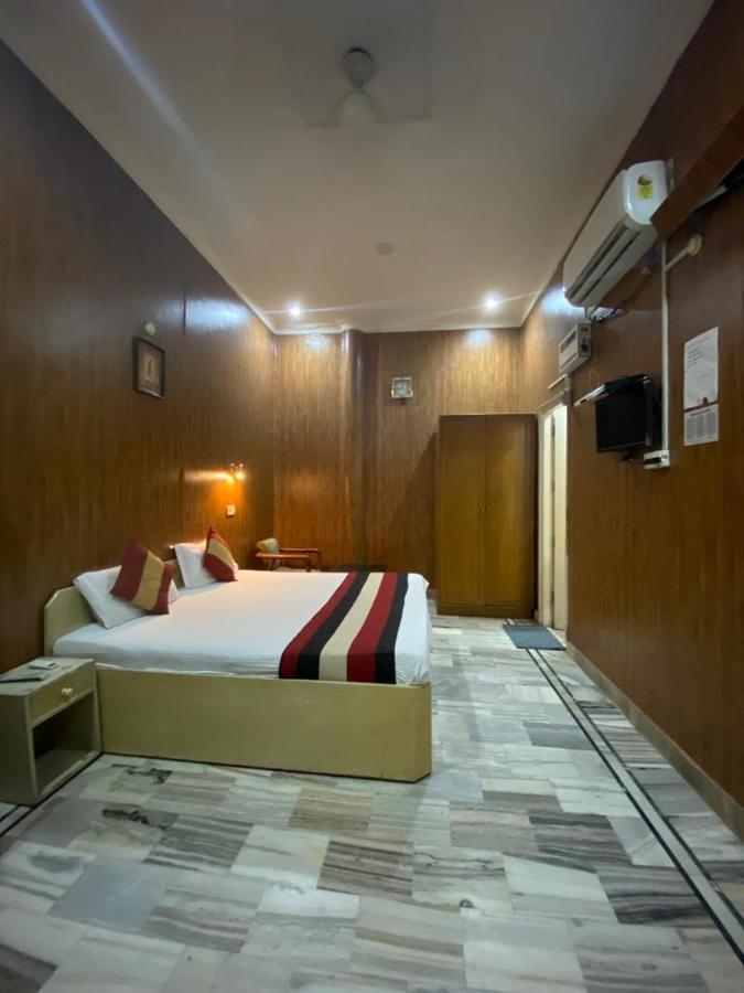Lavi Hotel Hari Darshan - 10 Meter From Golden Temple Amritsar Exterior photo