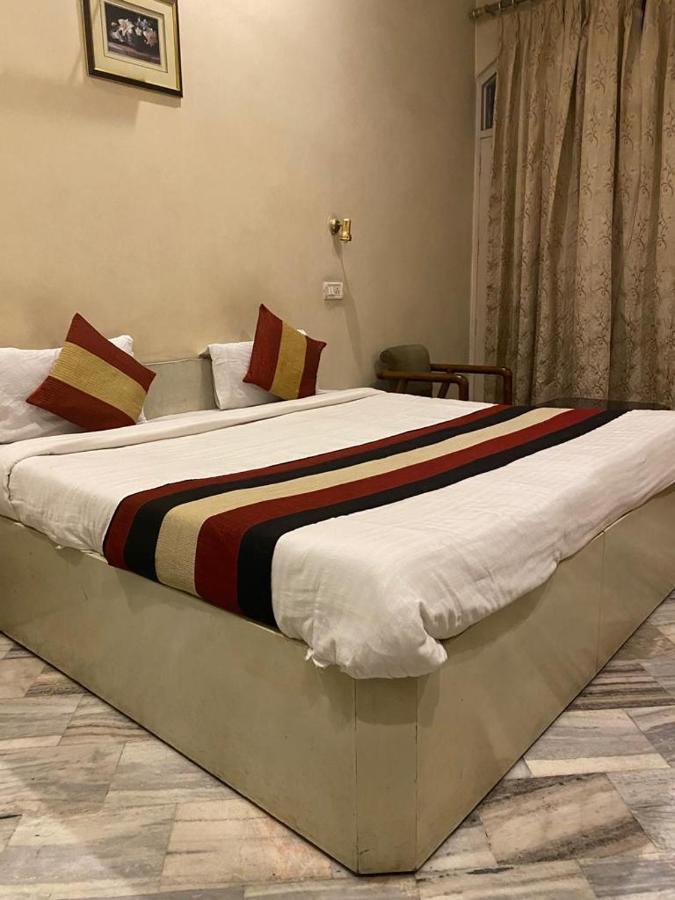 Lavi Hotel Hari Darshan - 10 Meter From Golden Temple Amritsar Exterior photo