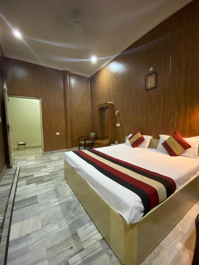 Lavi Hotel Hari Darshan - 10 Meter From Golden Temple Amritsar Exterior photo